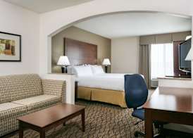 Holiday Inn Express & Suites CLINTON by IHG 4
