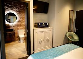 Hotel Lincoln Lounge 5