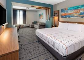 La Quinta Inn & Suites by Wyndham Dallas - Frisco Stadium 4