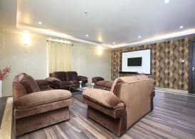 Pinnacle by Click Hotels, Lucknow 5