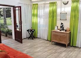 Six Valk Avenue Guest House 2