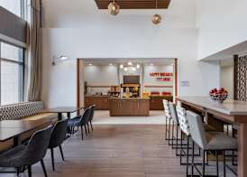 Hampton Inn & Suites by Hilton Windsor 4