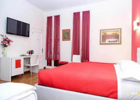 Lia Rooms 5