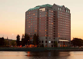 DoubleTree Suites by Hilton Hotel Boston - Cambridge 3