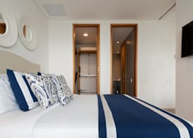 Classy 1 Bedroom Pool & Gym near Downtown 4