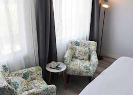 Hometel Suites 4