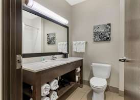 Comfort Inn & Suites 4