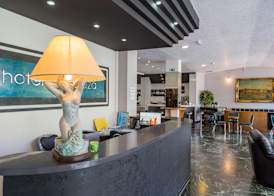 Hotel Plaza con piscina 2