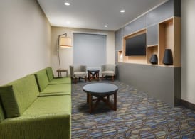 Holiday Inn Express & Suites OAKHURST-YOSEMITE PARK AREA by IHG 2