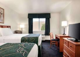 Travelodge by Wyndham Clinton Valley West Court 3