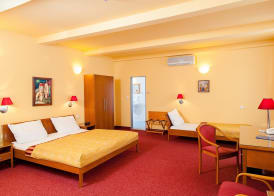 Cloister Inn Hotel 3