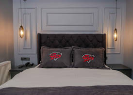 Ruby Hotel 4