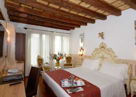 Unahotels Ala Venezia - Adults Only 3