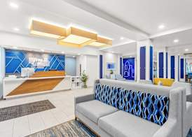 Holiday Inn Express & Suites CHARLESTON NW - CROSS LANES by IHG 2