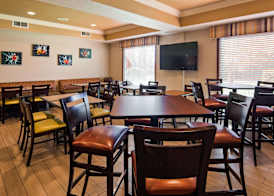 Best Western Plus Airport Inn & Suites 3
