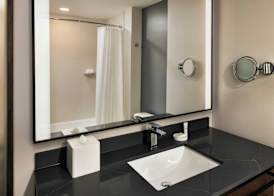 Oshkosh Marriott Waterfront Hotel & Convention Center 2