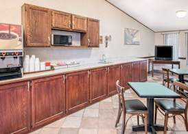 Knights Inn Canton 3