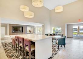 La Quinta Inn & Suites by Wyndham Las Vegas Nellis 4