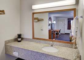 Super 8 by Wyndham Decatur Texas 5