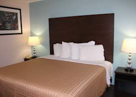 Sterling Inn Niagara Falls near IAG Airport 5