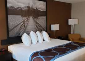 Super 8 by Wyndham Spruce Grove 5