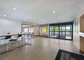 Days Inn & Suites by Wyndham Kansas City South 2