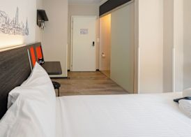 easyHotel Zürich City Main Station 5