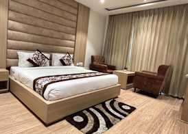 Hotel RRV with Free Parking 4