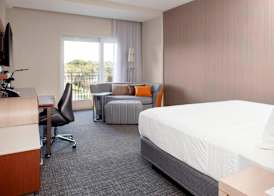 Courtyard by Marriott DeLand Historic Downtown 5