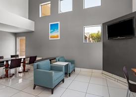 Days Inn by Wyndham Phoenix West 3