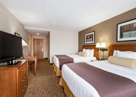Days Inn & Suites by Wyndham Fort Pierce I-95 5