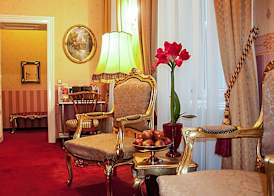 Pension Opera Suites I Self Check In I AC in all rooms 2