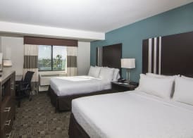 Holiday Inn Express & Suites CARLSBAD BEACH by IHG 3