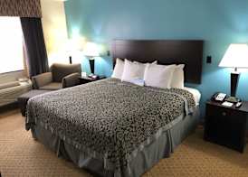 Days Inn & Suites by Wyndham Conroe North 4
