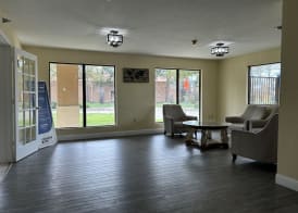 Rodeway Inn & Suites Hwy 290 NW 4