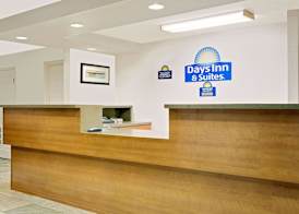 Days Inn & Suites by Wyndham Needles 3