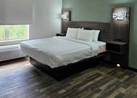 Quality Inn & Suites Columbia Harbison 5