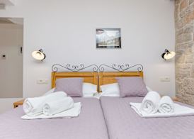 Apartment and Rooms Desideria 4