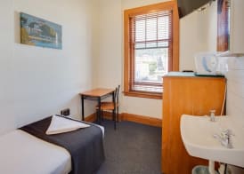 The Cambridge Hotel & Backpackers 4