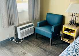 Days Inn by Wyndham Fort Wayne 4