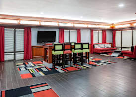 Days Inn & Suites by Wyndham Tyler 2