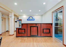 Days Inn by Wyndham Fairmont 2