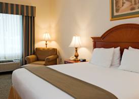 Holiday Inn Express & Suites EMPORIA by IHG 4