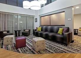 La Quinta Inn & Suites by Wyndham Detroit Metro Airport 4