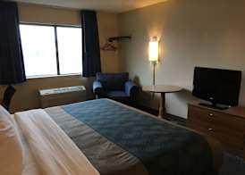 Econo Lodge Darien Lakes 4