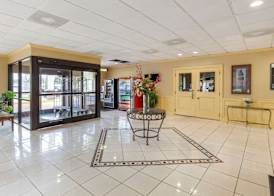 Quality Inn & Suites Hanes Mall 5