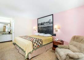 Super 8 by Wyndham Statesboro 4