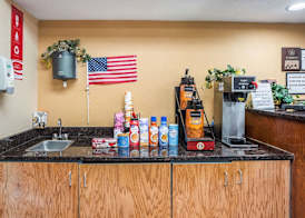 Econo Lodge Princeton 4