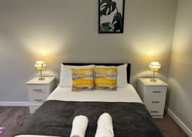 Adelphi Wharf Apartments by Beehosting 3