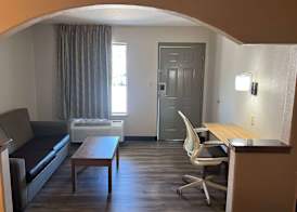 Days Inn & Suites by Wyndham Opelousas 5